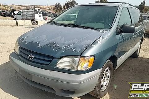 Photo of 2002 Toyota Sienna