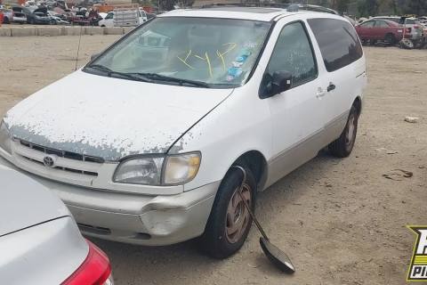Photo of 1999 Toyota Sienna