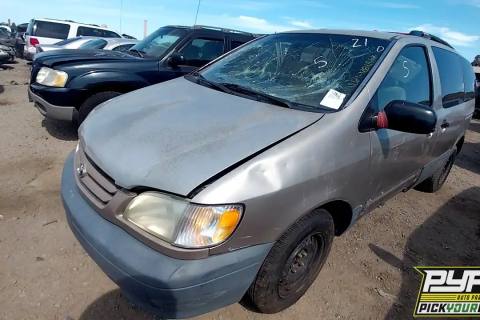 Photo of 2003 Toyota Sienna