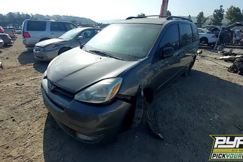 Photo of 2005 Toyota Sienna