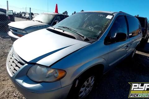 Photo of 2005 Chrysler Town & Country