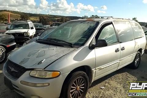 Photo of 2000 Chrysler Town & Country