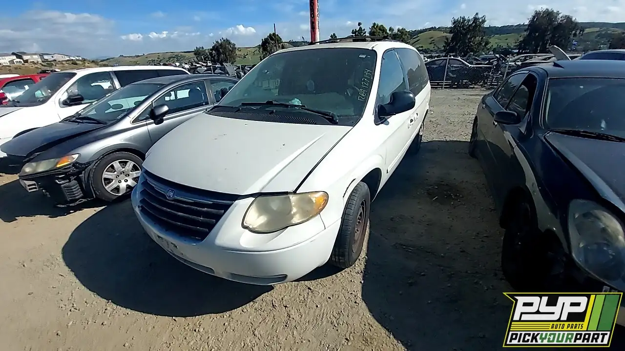 Photo of 2005 Chrysler Town & Country