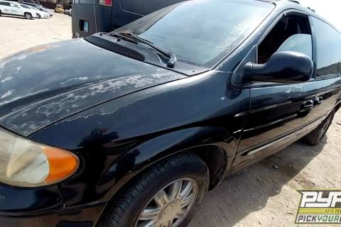 Photo of 2004 Chrysler Town & Country