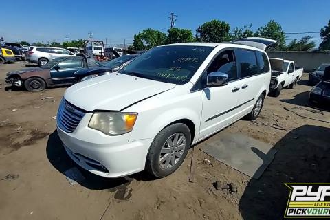Photo of 2012 Chrysler Town & Country