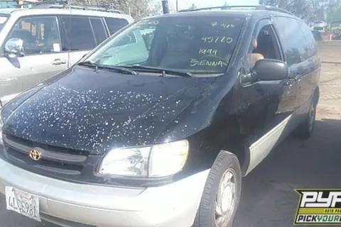 Photo of 1999 Toyota Sienna
