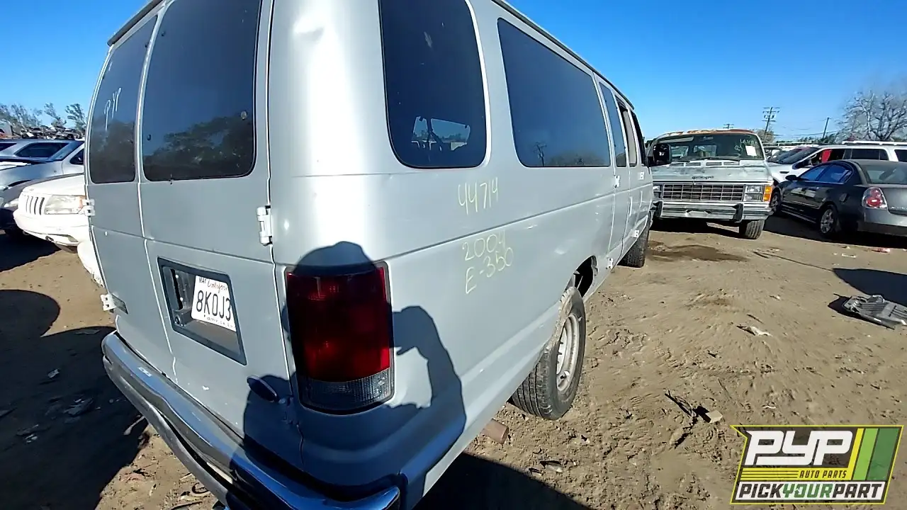 Photo of 2004 Ford E-350 Club Wagon