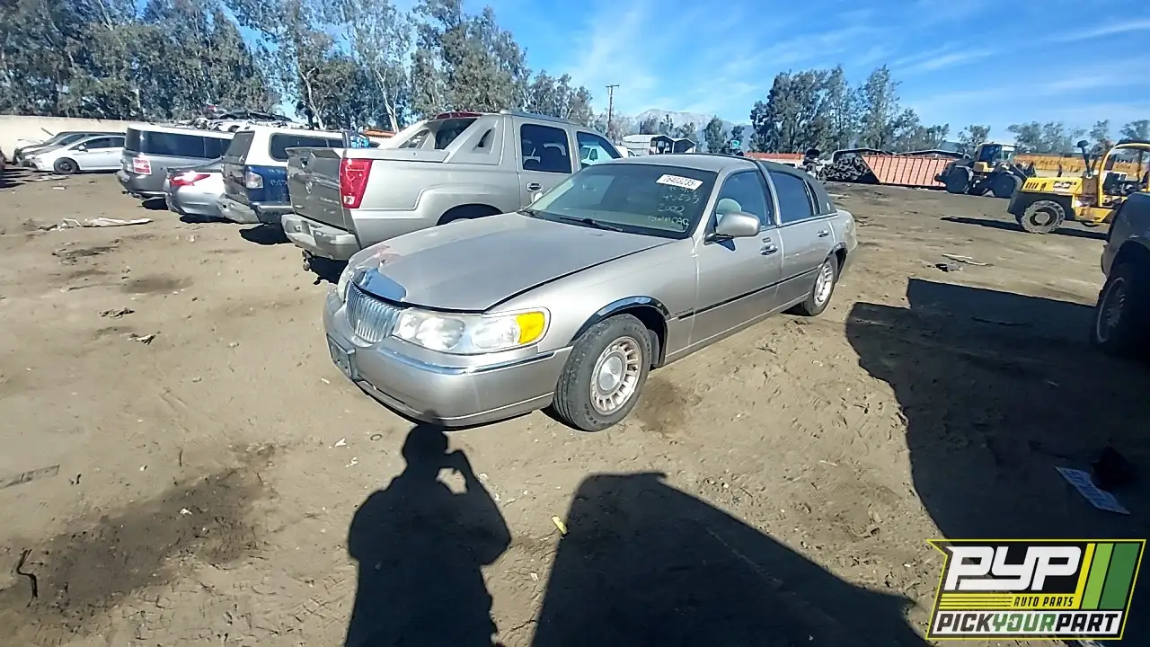 Photo of 2000 Lincoln Town Car