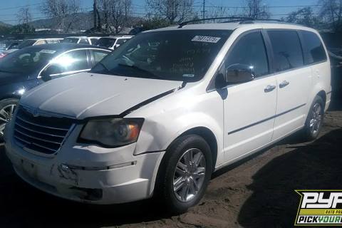Photo of 2010 Chrysler Town & Country