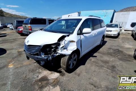 Photo of 2011 Toyota Sienna