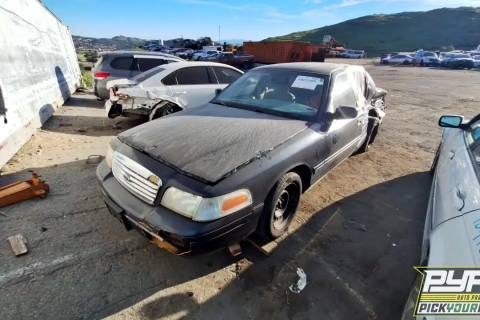 Photo of 2001 Ford Crown Victoria