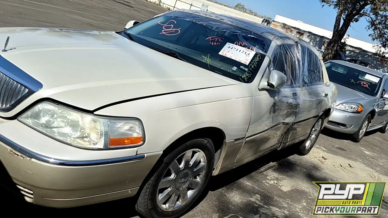 Photo of 2004 Lincoln Town Car