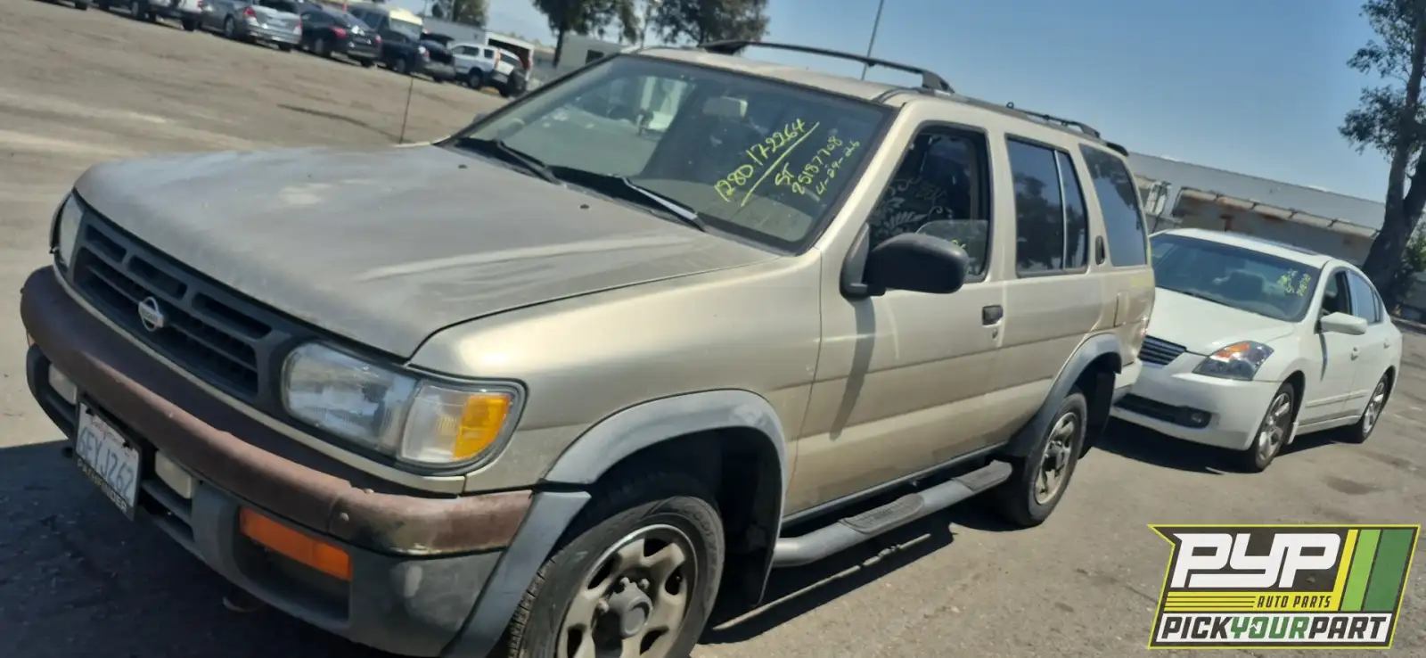 Photo of 1996 Nissan Pathfinder