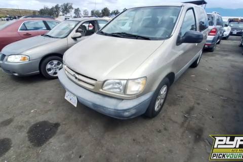 Photo of 2000 Toyota Sienna