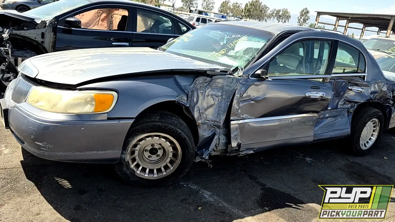 Photo of 2000 Lincoln Town Car