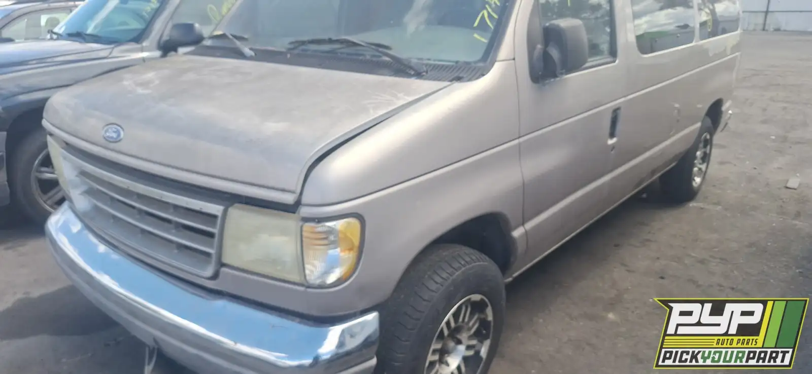 Photo of 1995 Ford E-150 Econoline Club Wagon