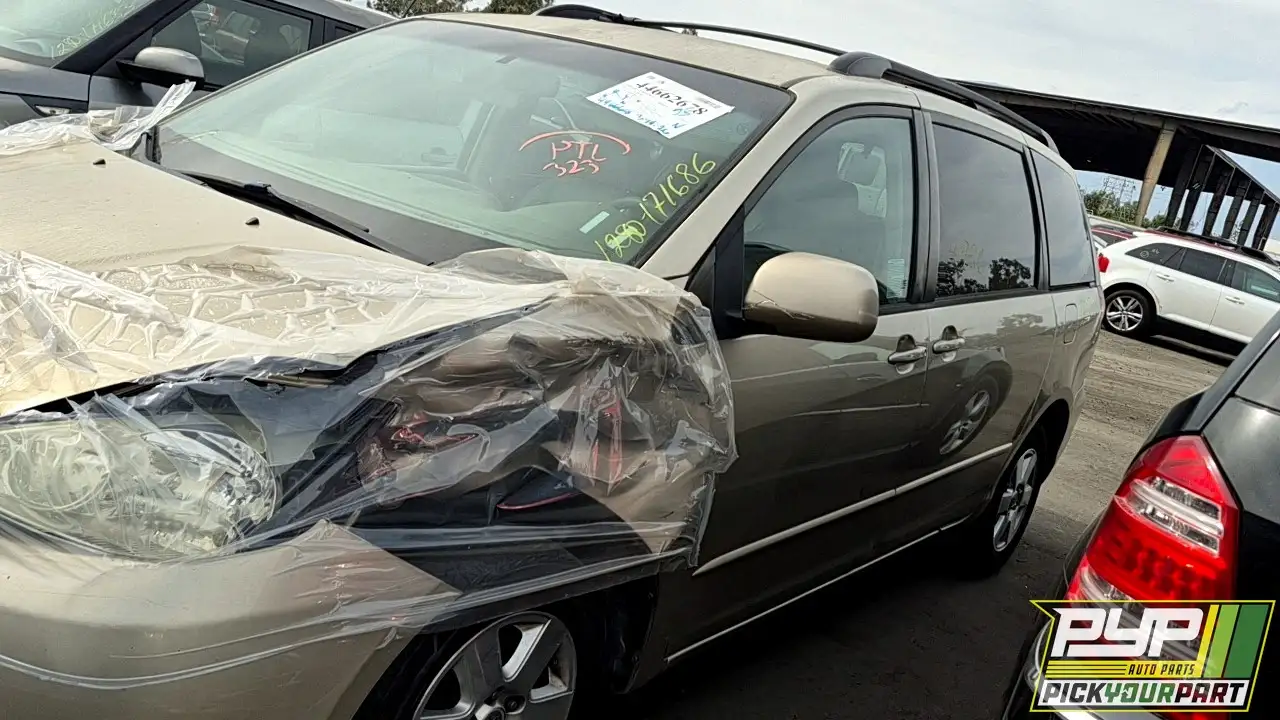 Photo of 2004 Toyota Sienna