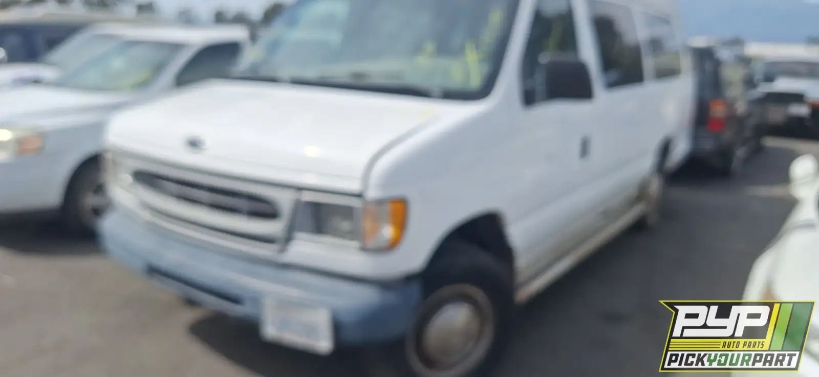 Photo of 1999 Ford E-350 Econoline Club Wagon