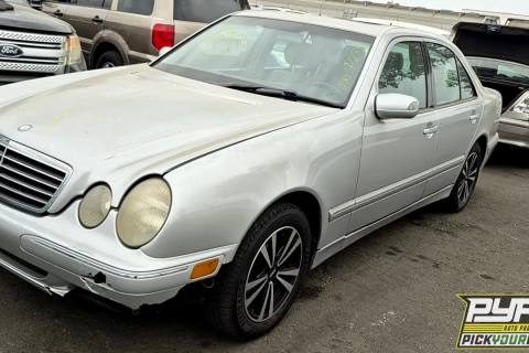 Photo of 2000 Mercedes-Benz E320