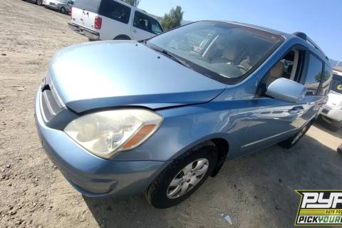 Photo of 2008 Hyundai Entourage