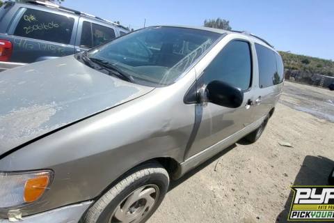 Photo of 2000 Toyota Sienna