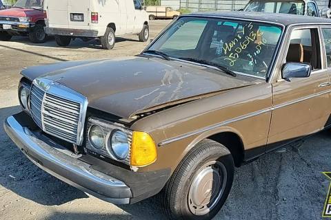Photo of 1982 Mercedes-Benz 240-Class