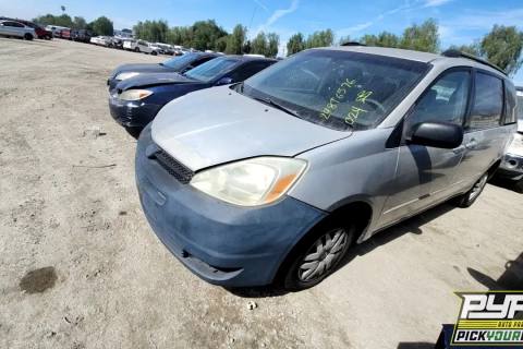 Photo of 2004 Toyota Sienna