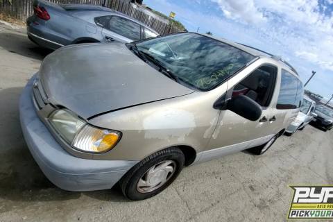 Photo of 2002 Toyota Sienna