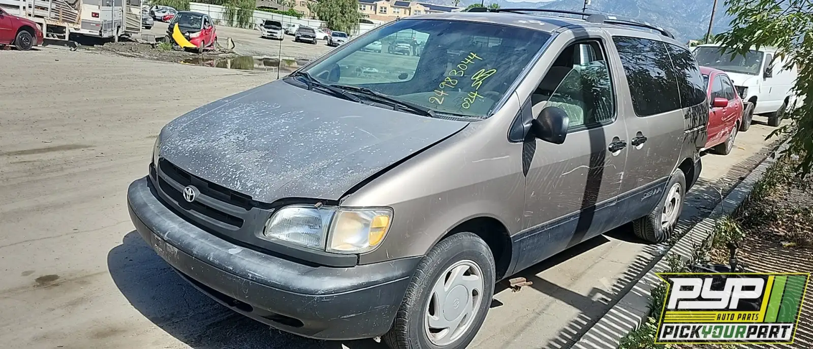Photo of 1999 Toyota Sienna