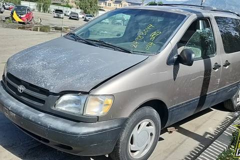 Photo of 1999 Toyota Sienna