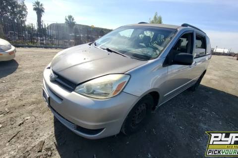 Photo of 2004 Toyota Sienna