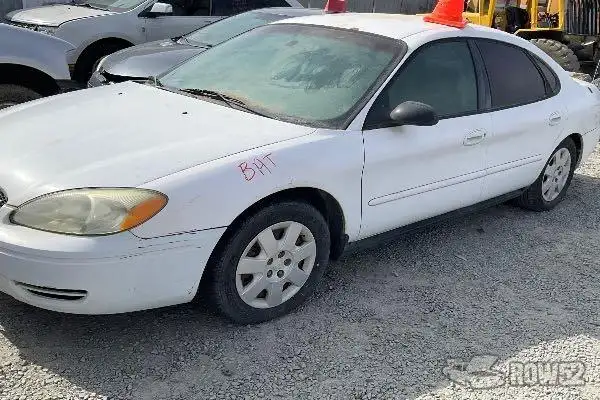 Photo of 2005 Ford Taurus