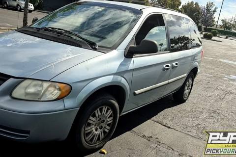 Photo of 2005 Chrysler Town & Country