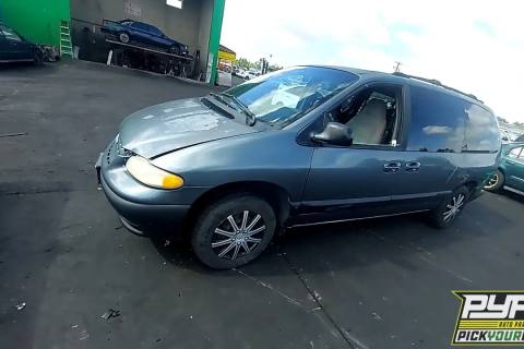 Photo of 2000 Chrysler Grand Voyager