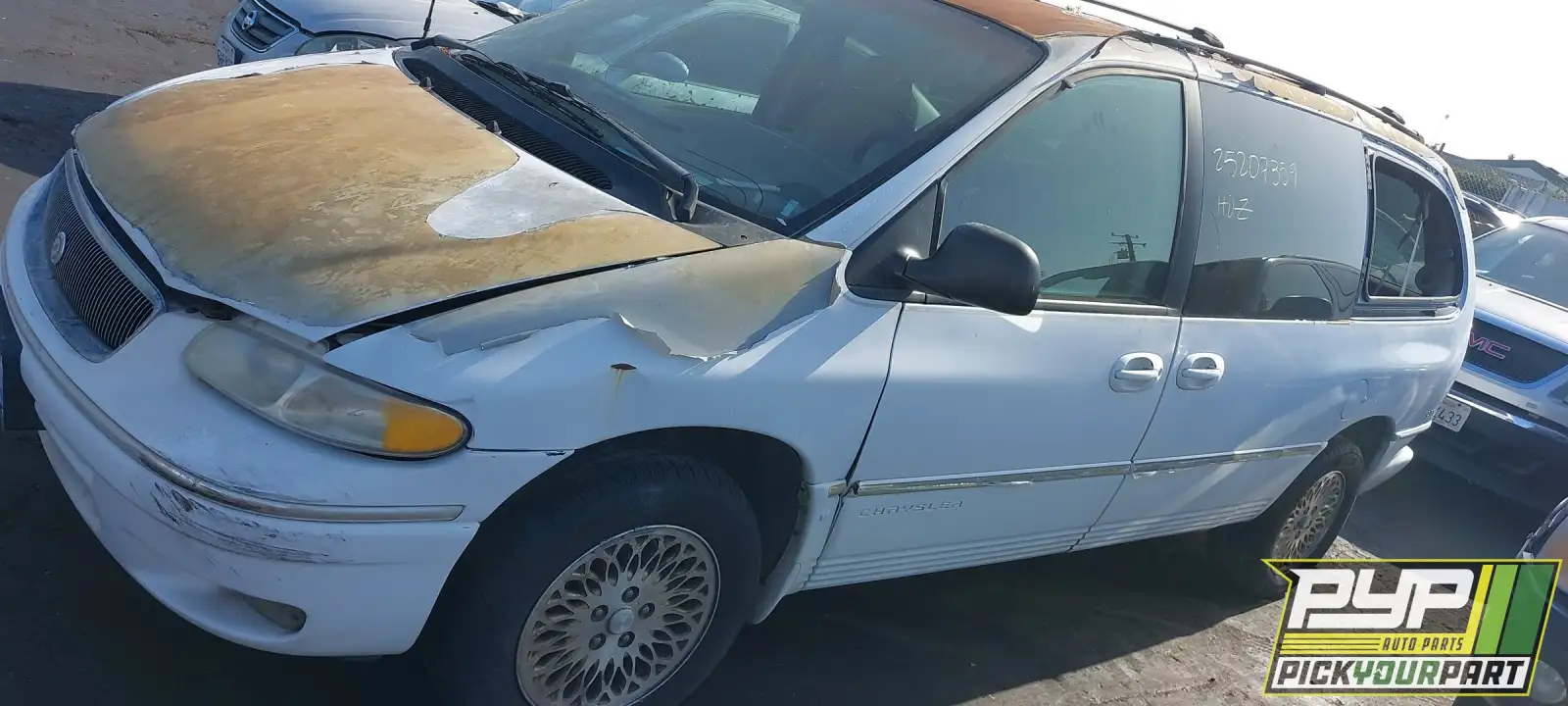 Photo of 1996 Chrysler Town & Country