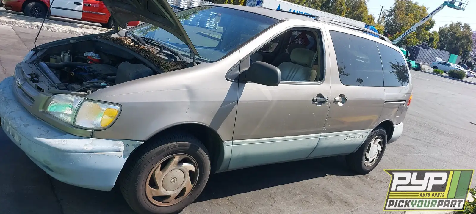 Photo of 1999 Toyota Sienna