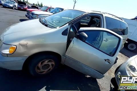 Photo of 2000 Toyota Sienna