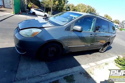 Photo of 2005 Toyota Sienna