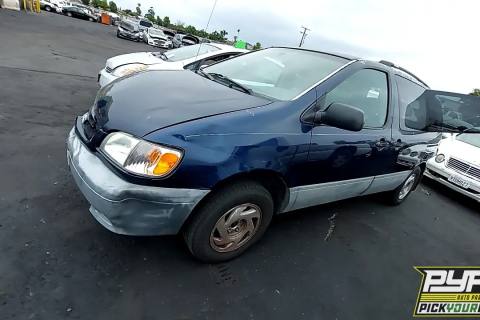 Photo of 2002 Toyota Sienna