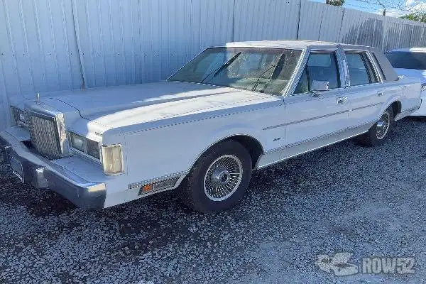 Photo of 1986 Lincoln Town Car
