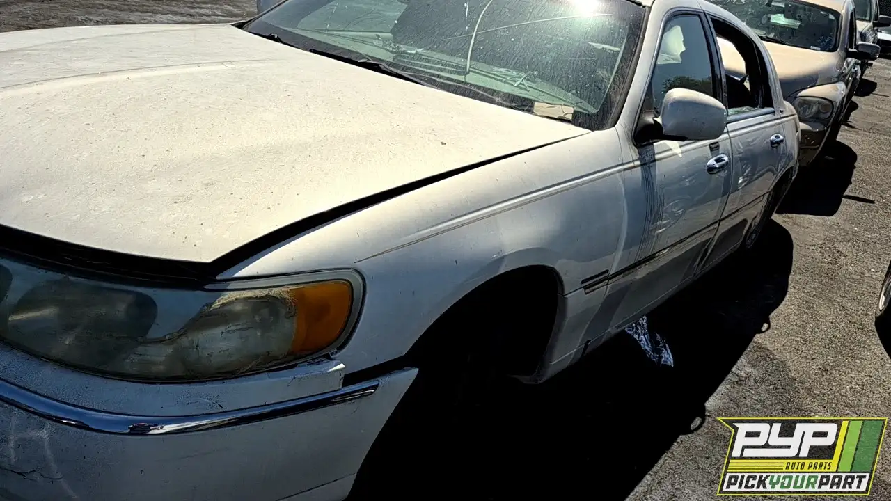 Photo of 2002 Lincoln Town Car