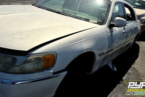 Photo of 2002 Lincoln Town Car