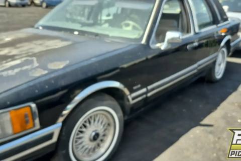 Photo of 1990 Lincoln Town Car