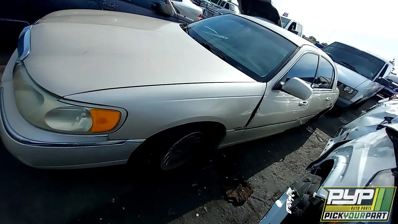Photo of 2000 Lincoln Town Car