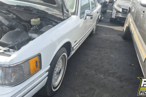 Photo of 1993 Lincoln Town Car