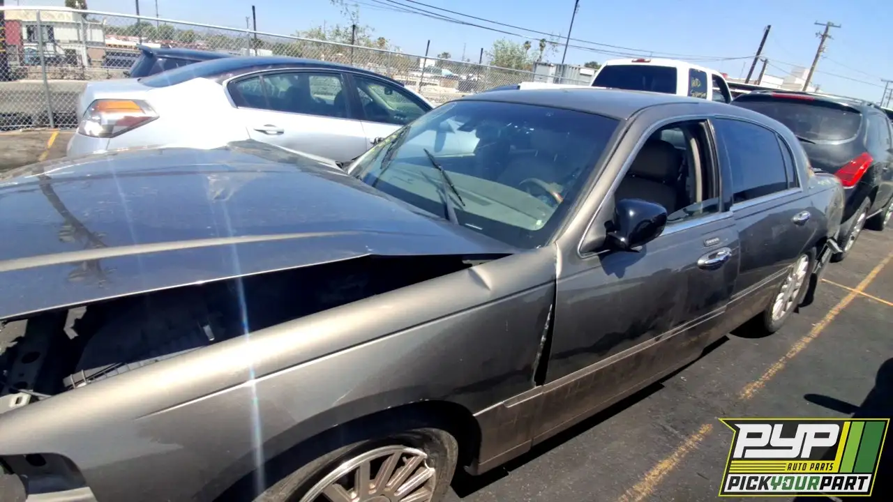Photo of 2003 Lincoln Town Car