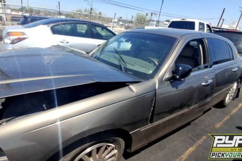 Photo of 2003 Lincoln Town Car