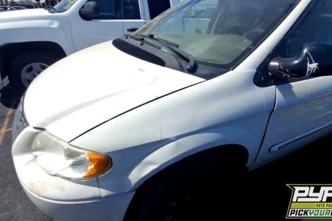 Photo of 2005 Chrysler Town & Country