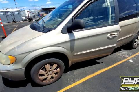 Photo of 2002 Chrysler Town & Country