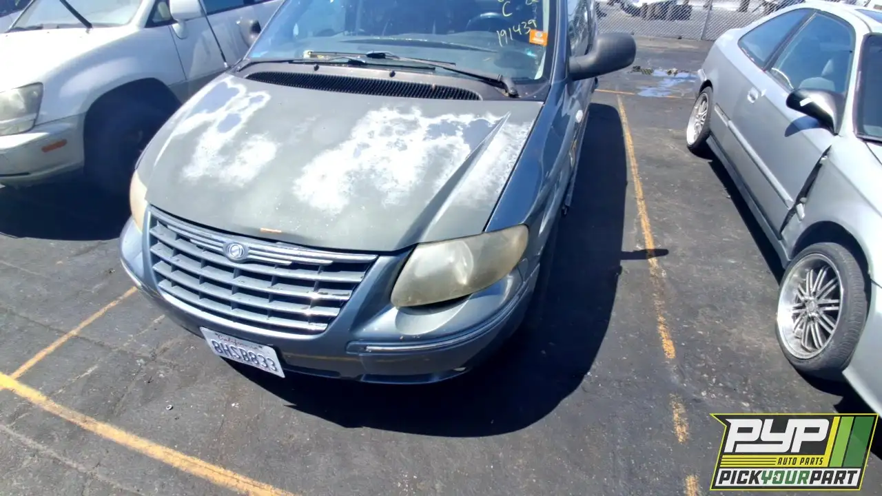 Photo of 2005 Chrysler Town & Country